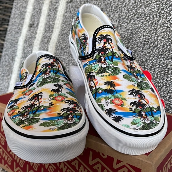 Vans Men’s Classic Slip-On Aloha Black/True White Sneakers - Picture 8 of 16